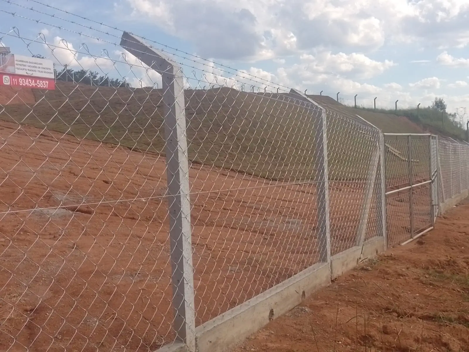 Instalação profissional de alambrado galvanizado com concertina